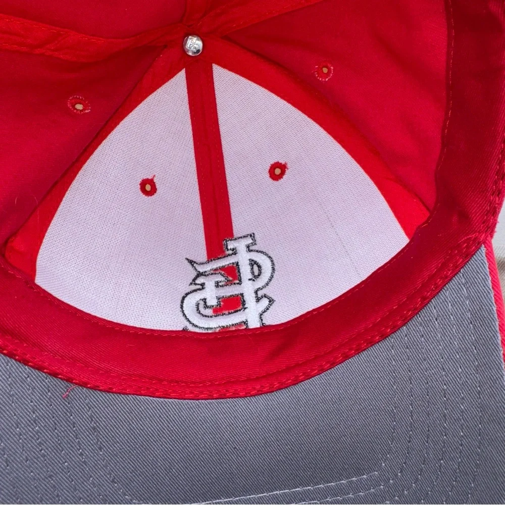 Two St. Louis Cardinals Red/White, Taupe/Red Baseball Caps, MLB,‎ EUC